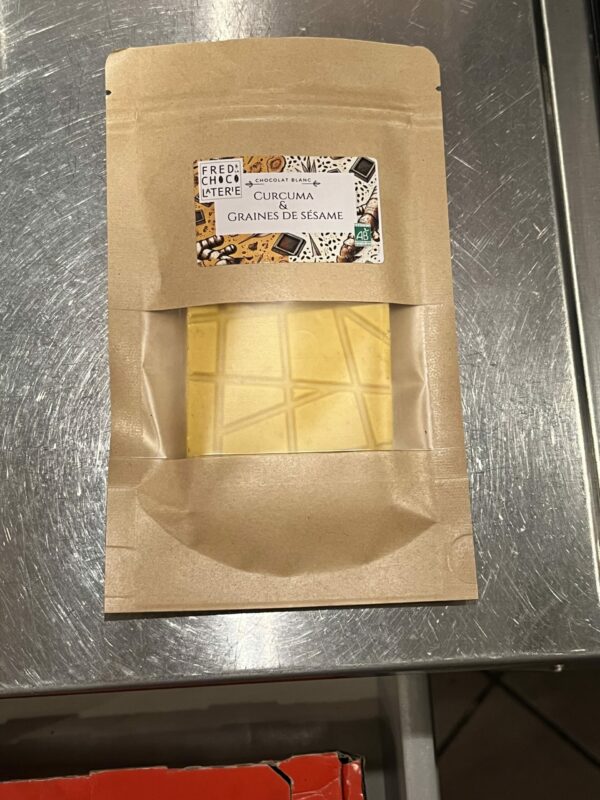 Chocolat Blanc au curcuma et au sésame noir BIO – Image 3