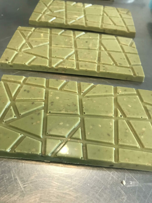 Chocolat Blanc au thé matcha et au sésame torréfié BIO – Image 2